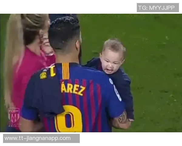 苏亚雷斯社交媒体分享全家福庆祝妻子生日表达骄傲与爱意 苏亚雷斯社交媒体分享全家福庆祝妻子生日表达骄傲与爱意