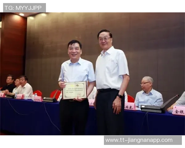 拉波尔塔与纳赛尔关系改善共同出席欧洲俱乐部协会大会引发关注