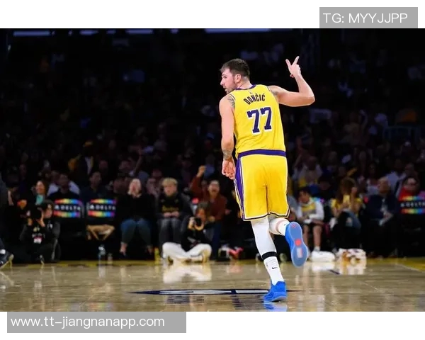 科尔称赞东契奇后撤步投篮技术难以防守的独特之处